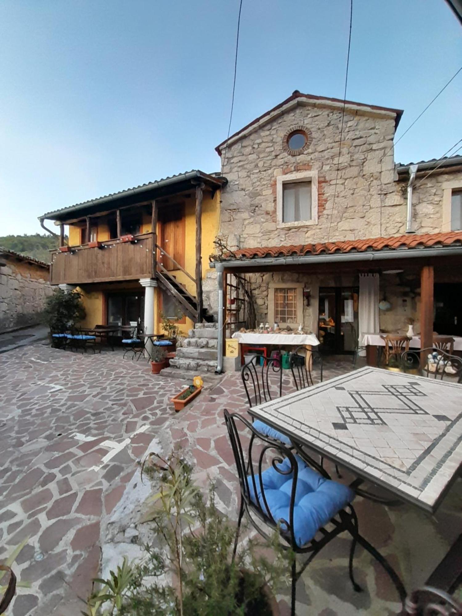 Hostel Xaxid Črni Kal Екстериор снимка