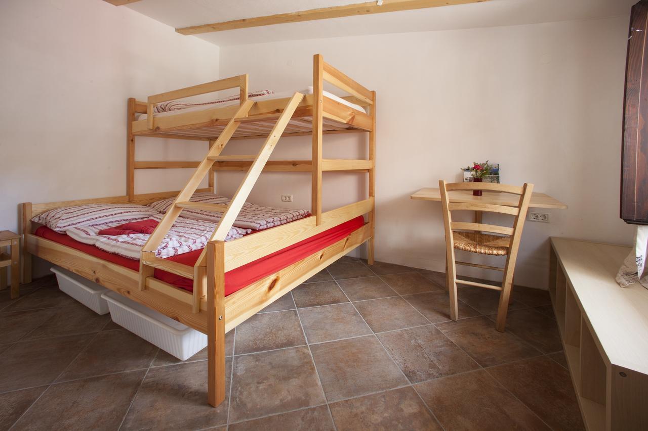 Hostel Xaxid Črni Kal Екстериор снимка
