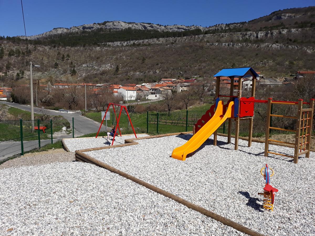 Hostel Xaxid Črni Kal Екстериор снимка