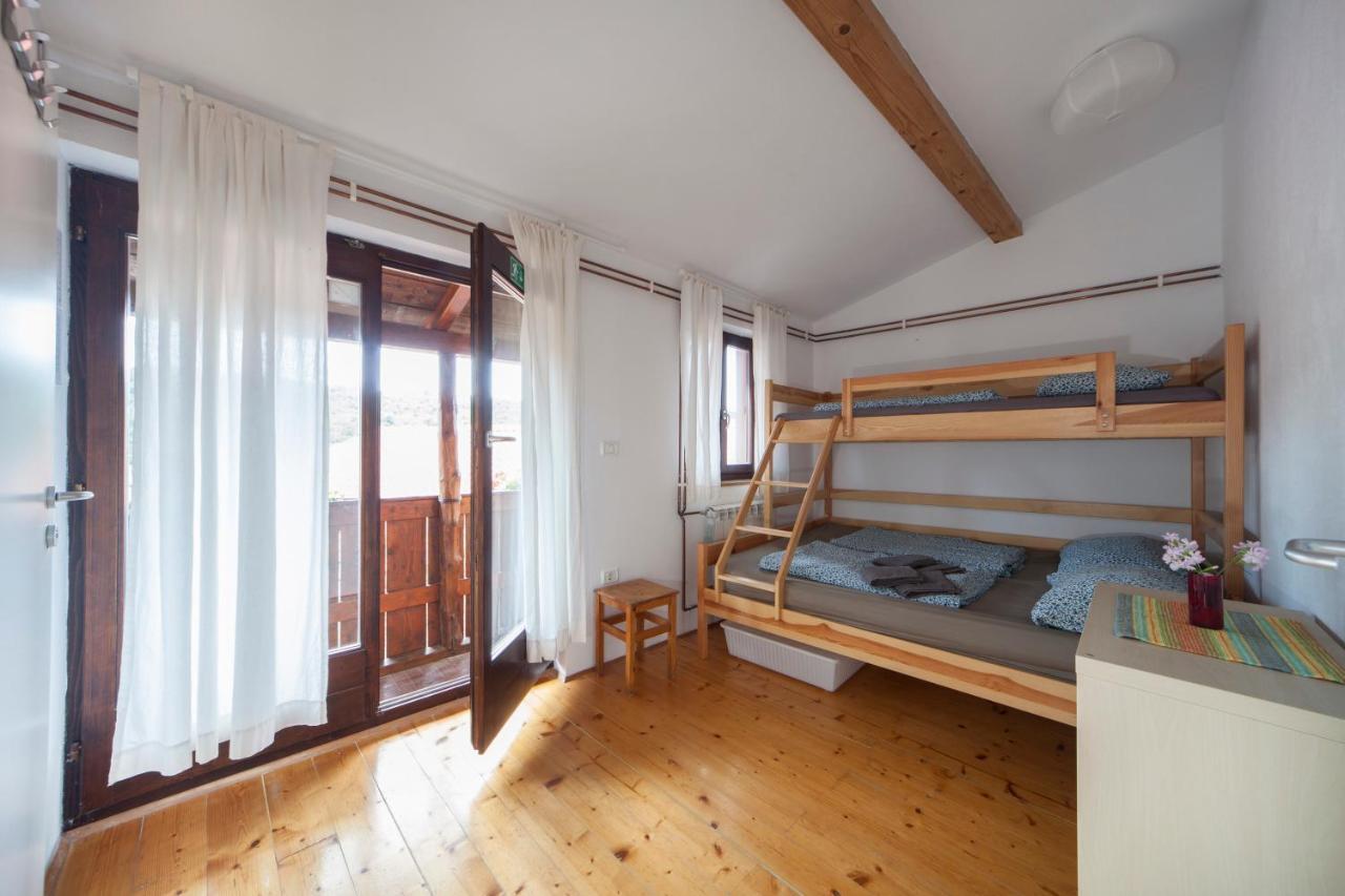 Hostel Xaxid Črni Kal Екстериор снимка