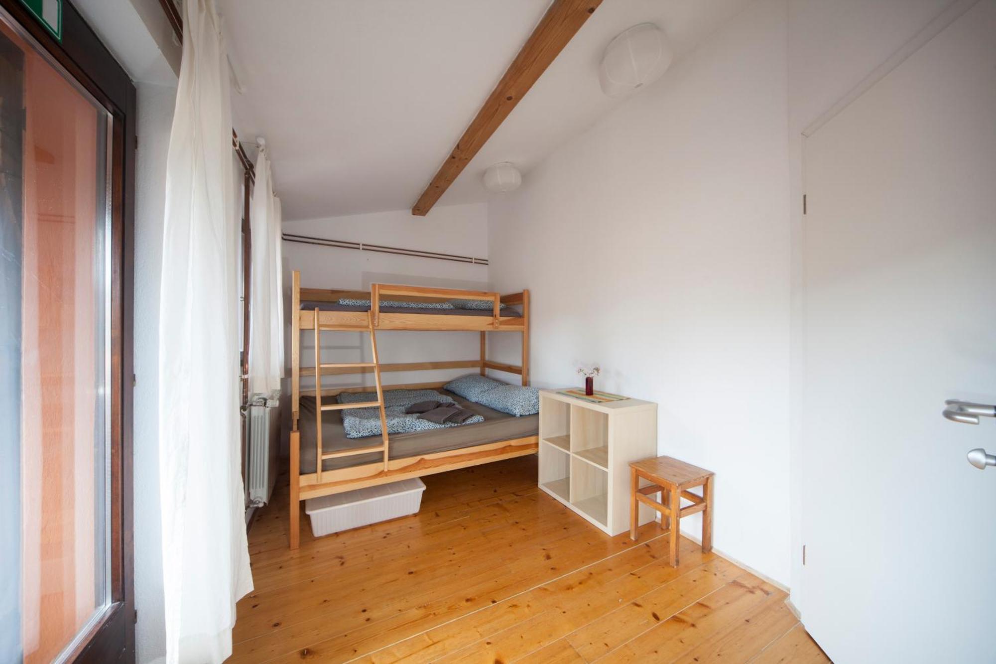 Hostel Xaxid Črni Kal Екстериор снимка